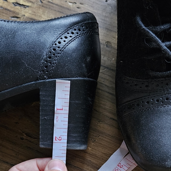 Oxford heels - Picture 2 of 3